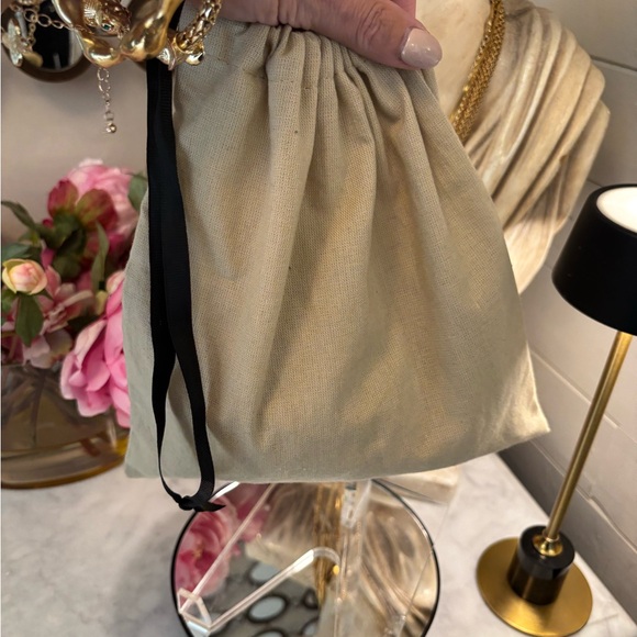 Like new 9 x 10 Gucci Beige Drawstring gift bag storage bag - Picture 5 of 8